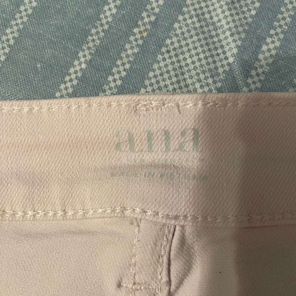 Women's Distressed Pink Jeans - Picture 3 of 9